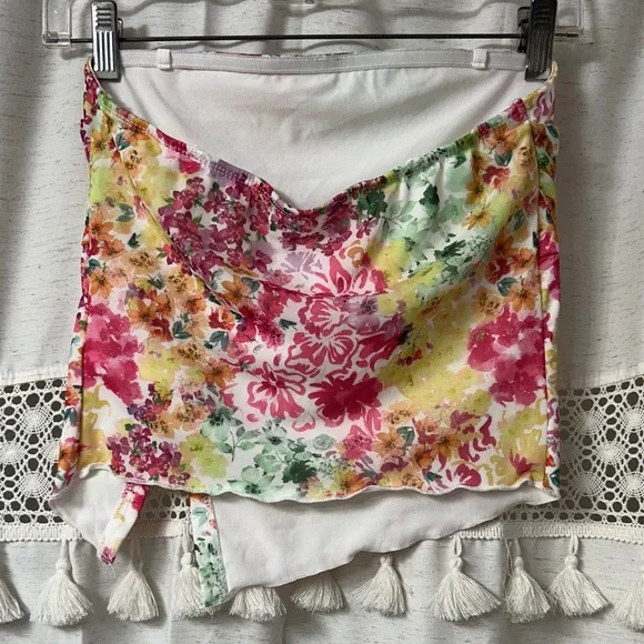 SHEIN Multicolor Floral Swim Sarong in Pink, Yellow & Green - Picture 3 of 5